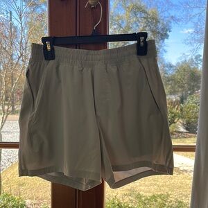Men's lululemon Pace Breaker linerless shorts 5’